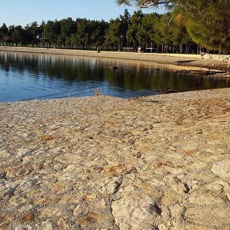 Готель Lux Novigrad  Екстер'єр фото