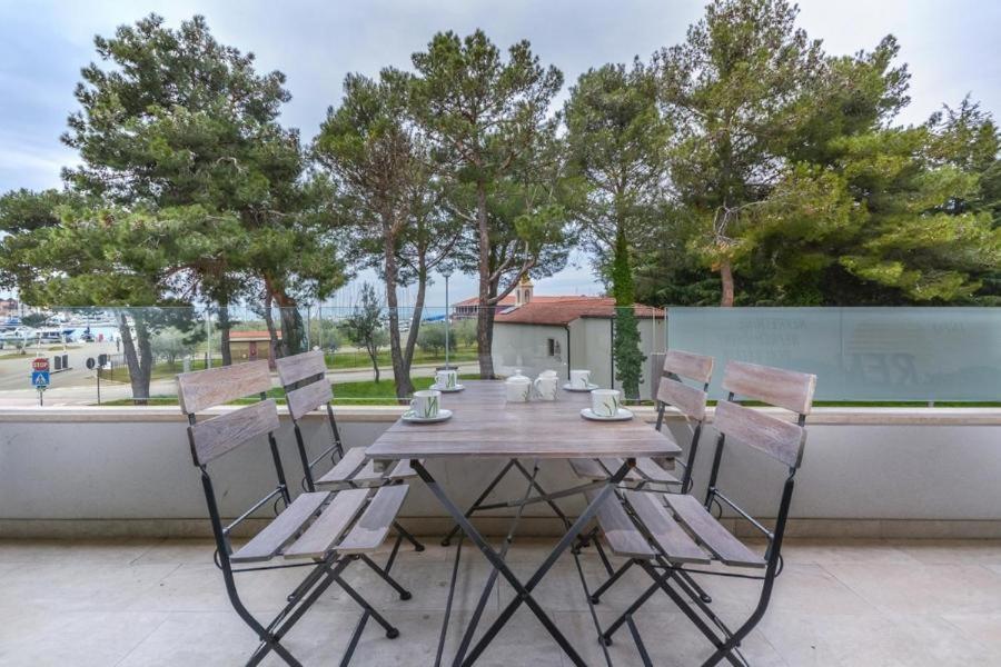 Готель Lux Novigrad  Екстер'єр фото